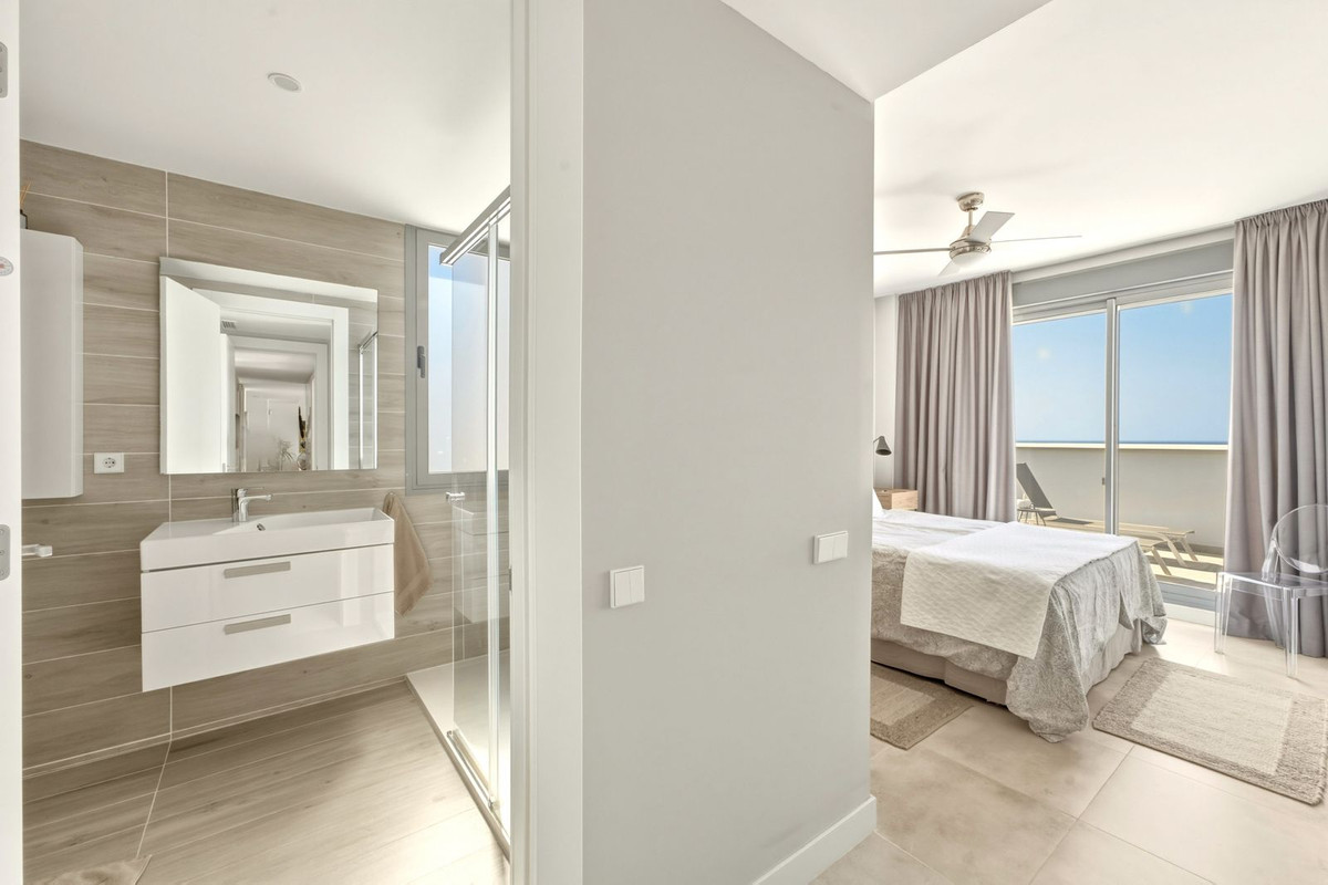 4 Bed Apartment for sale in Selwo Costa Del Sol, Málaga, Spain