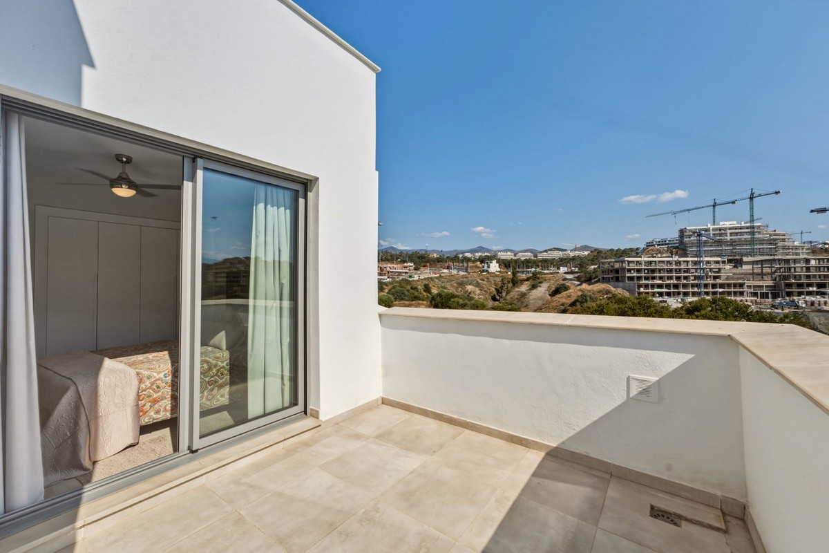 4 Bed Apartment for sale in Selwo Costa Del Sol, Málaga, Spain