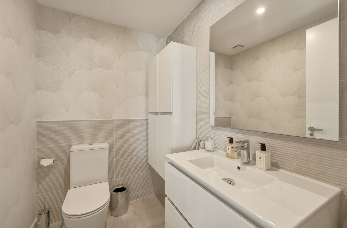 4 Bed Apartment for sale in Selwo Costa Del Sol, Málaga, Spain
