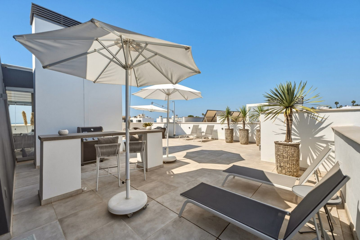 4 Bed Apartment for sale in Selwo Costa Del Sol, Málaga, Spain