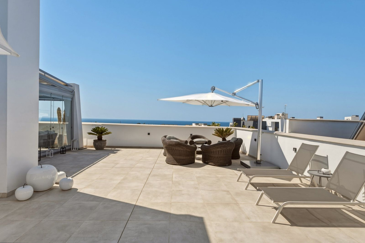 4 Bed Apartment for sale in Selwo Costa Del Sol, Málaga, Spain