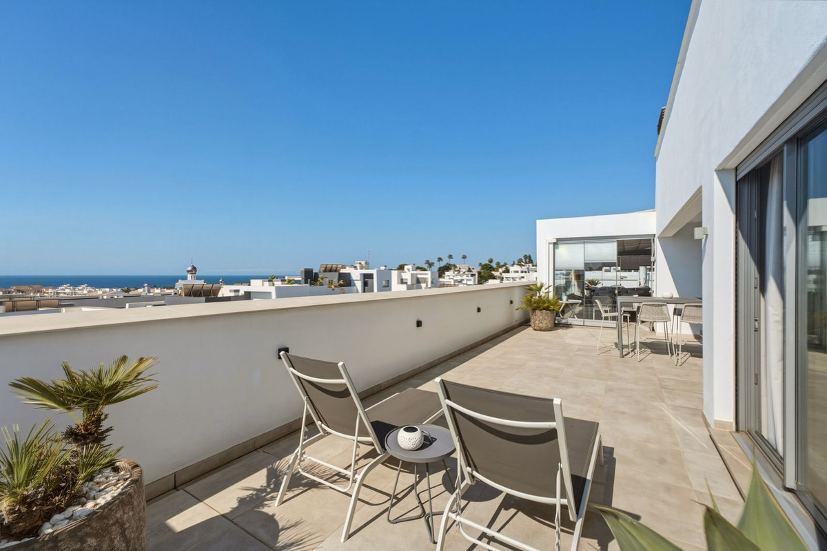 4 Bed Apartment for sale in Selwo Costa Del Sol, Málaga, Spain
