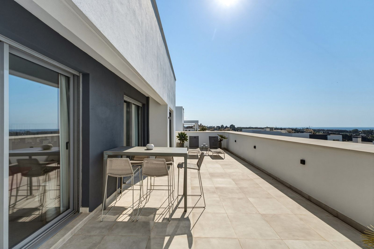 4 Bed Apartment for sale in Selwo Costa Del Sol, Málaga, Spain