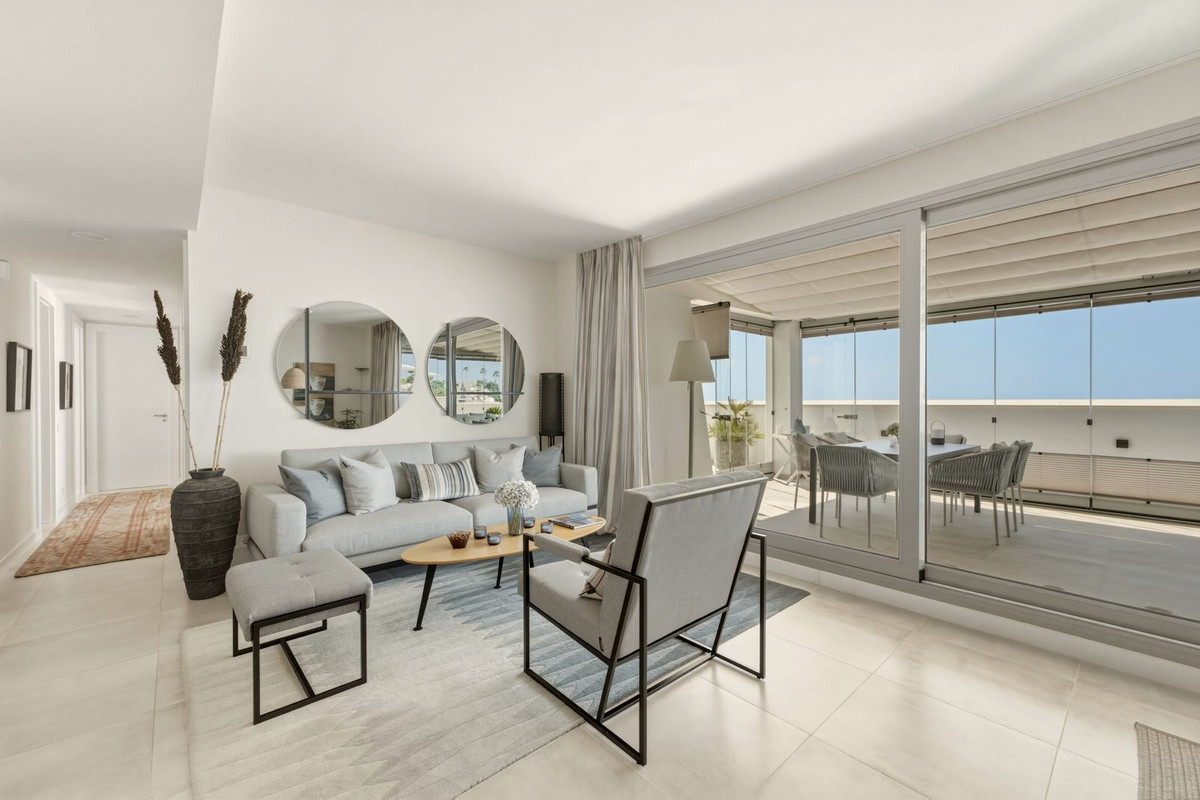 4 Bed Apartment for sale in Selwo Costa Del Sol, Málaga, Spain