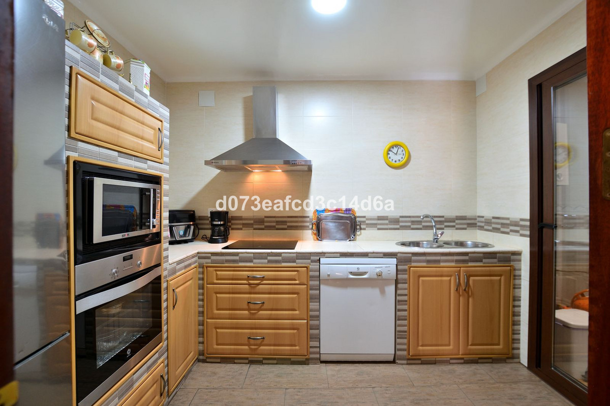 4 Bed Townhouse for sale in Ronda Costa Del Sol, Málaga, Spain