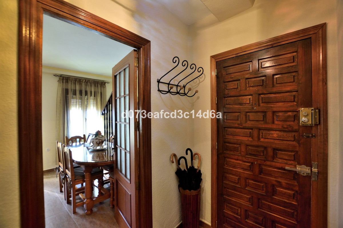 4 Bed Townhouse for sale in Ronda Costa Del Sol, Málaga, Spain