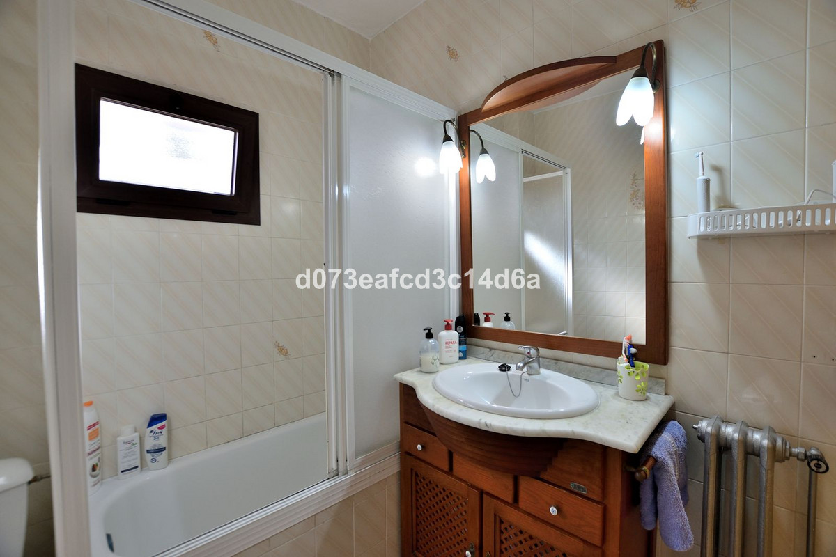4 Bed Townhouse for sale in Ronda Costa Del Sol, Málaga, Spain