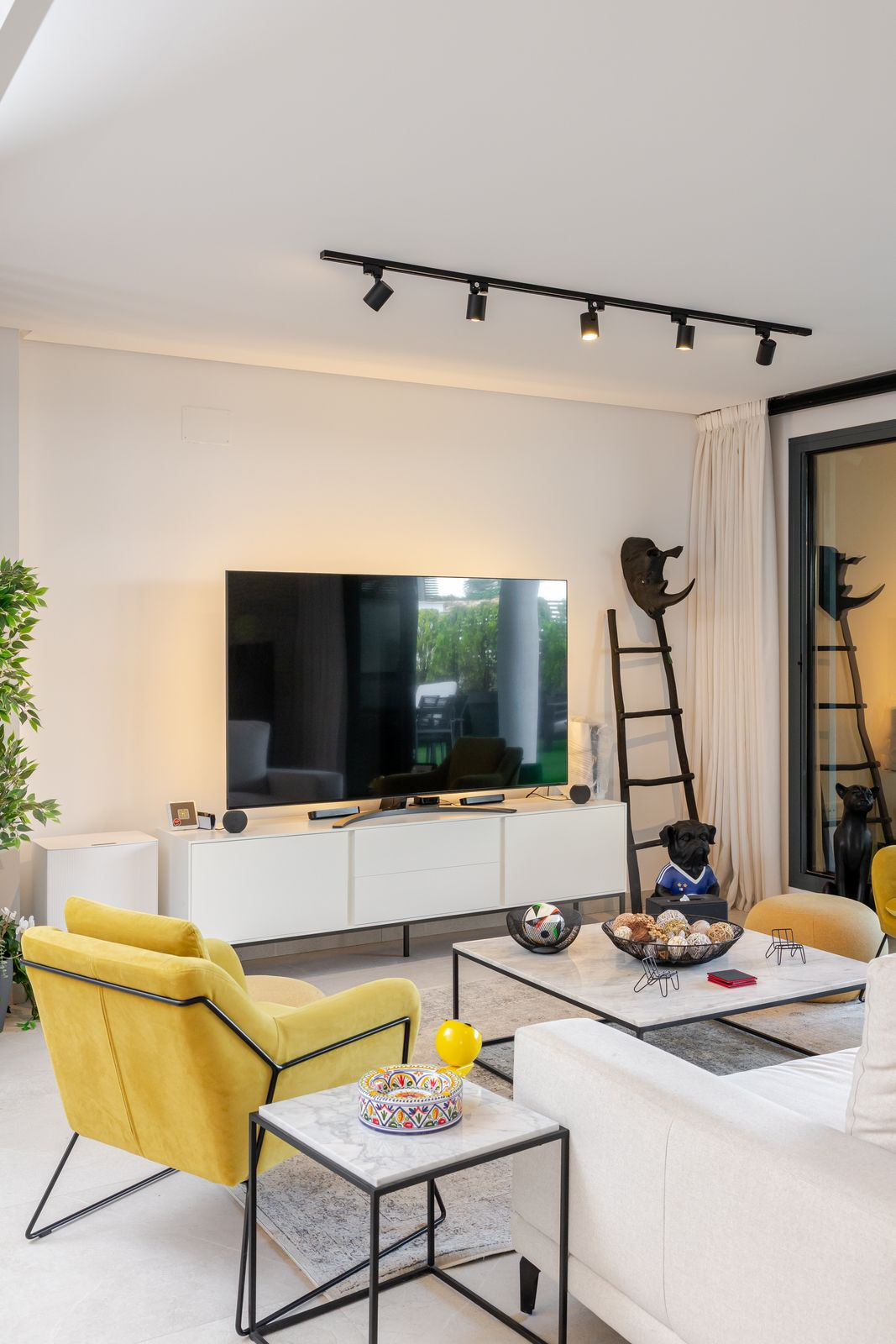 3 Bed Apartment for sale in Benahavís Costa Del Sol, Málaga, Spain