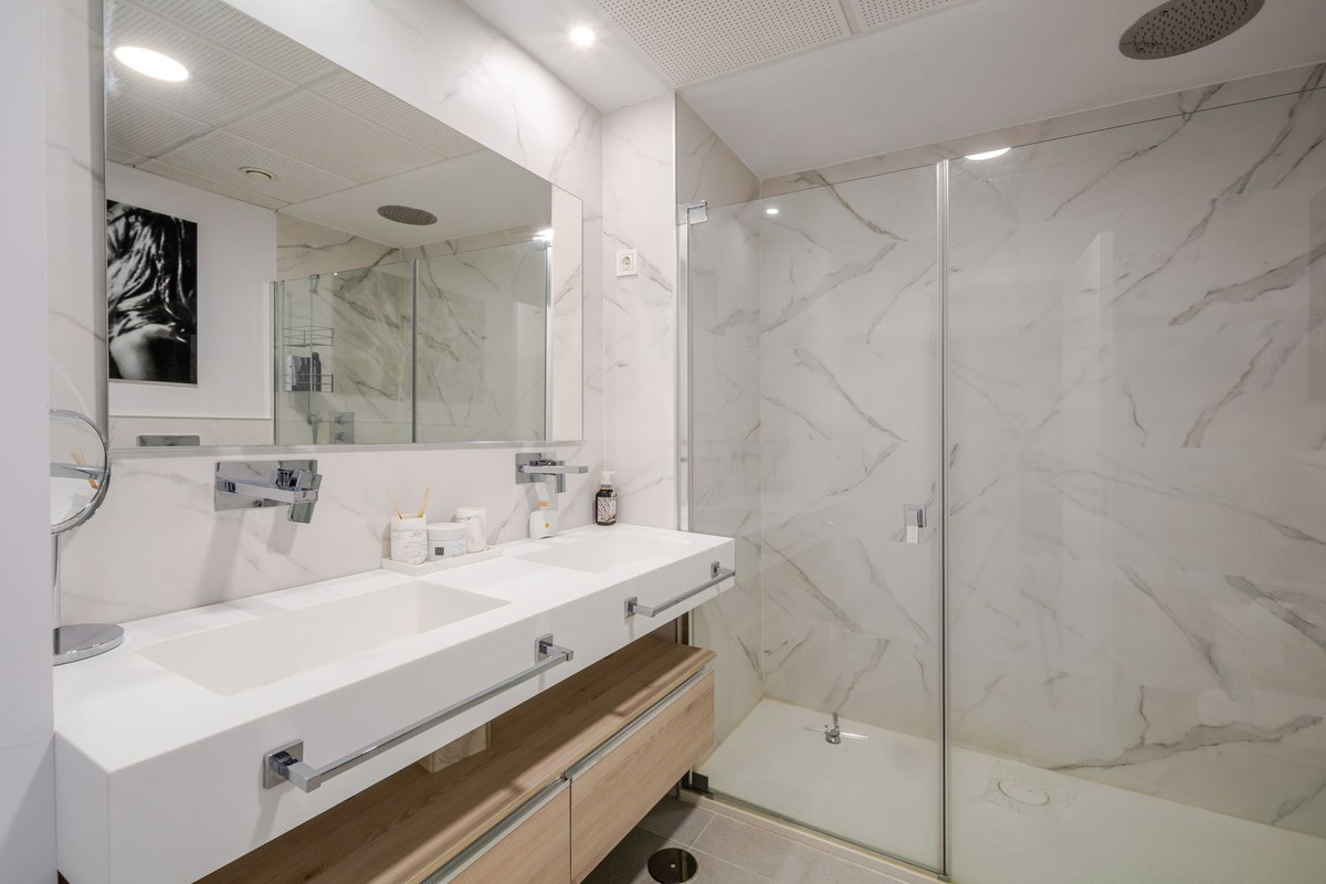 3 Bed Apartment for sale in Benahavís Costa Del Sol, Málaga, Spain