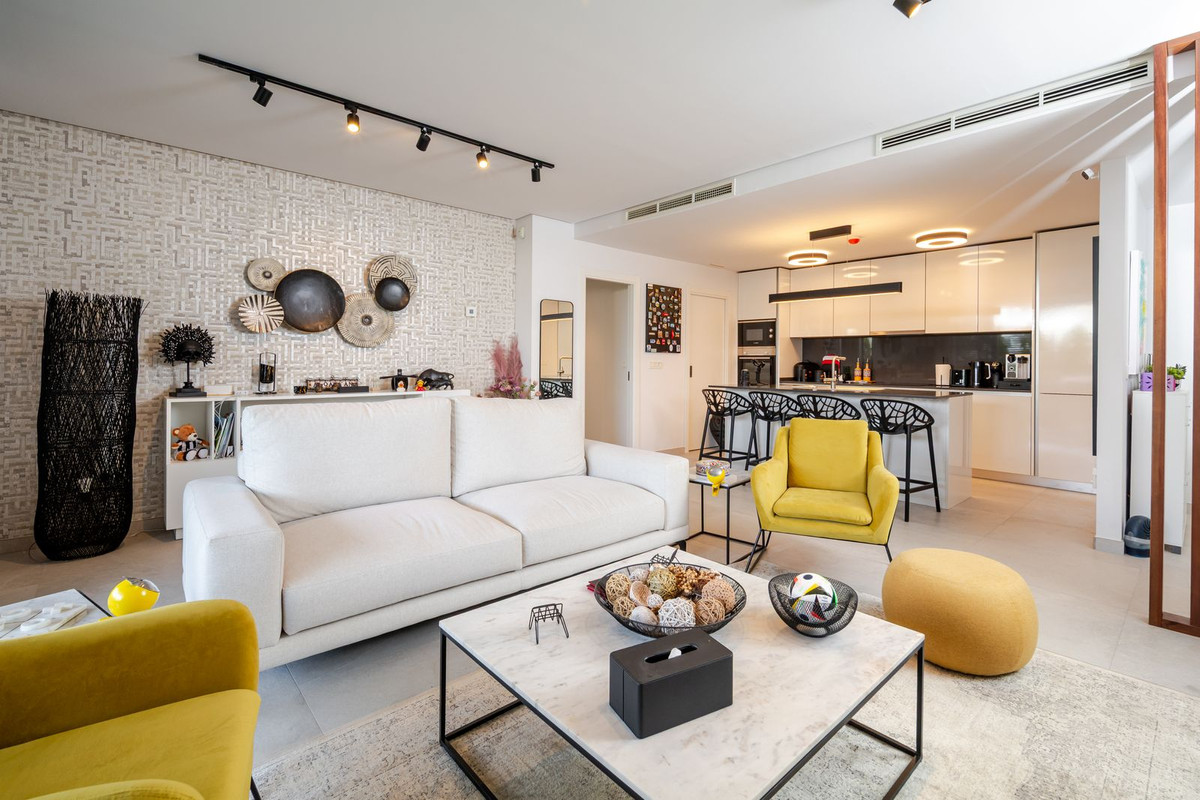3 Bed Apartment for sale in Benahavís Costa Del Sol, Málaga, Spain