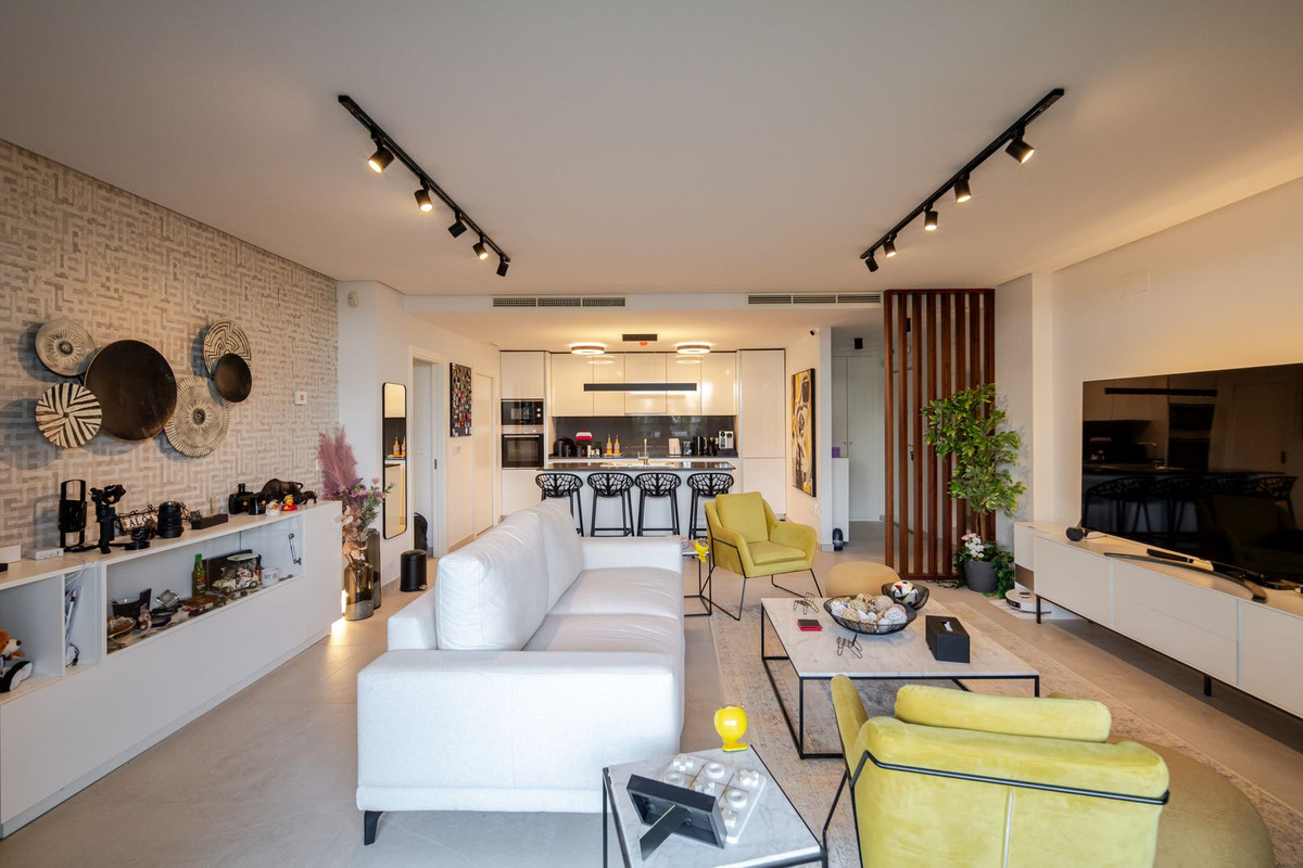 3 Bed Apartment for sale in Benahavís Costa Del Sol, Málaga, Spain