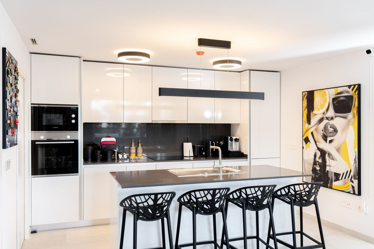 3 Bed Apartment for sale in Benahavís Costa Del Sol, Málaga, Spain
