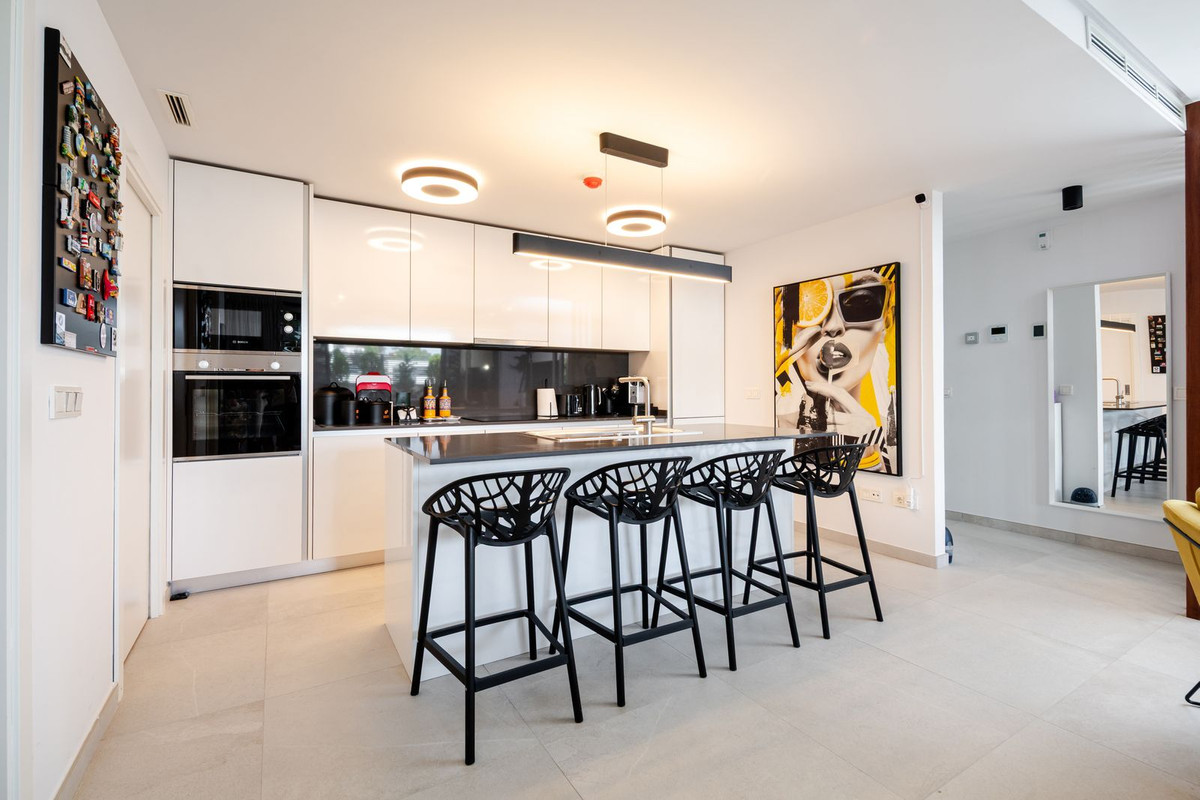 3 Bed Apartment for sale in Benahavís Costa Del Sol, Málaga, Spain
