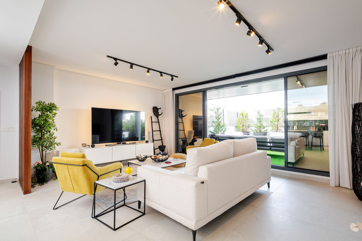 3 Bed Apartment for sale in Benahavís Costa Del Sol, Málaga, Spain