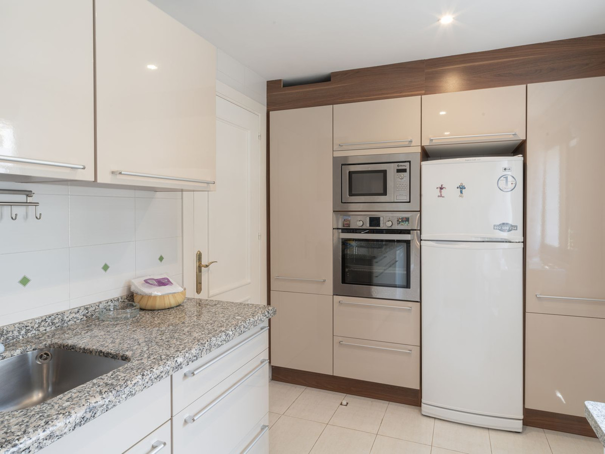 4 Bed Apartment for sale in The Golden Mile Costa Del Sol, Málaga, Spain