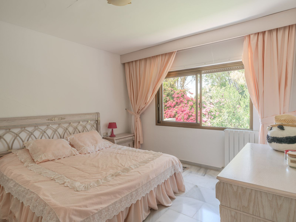 4 Bed Apartment for sale in The Golden Mile Costa Del Sol, Málaga, Spain