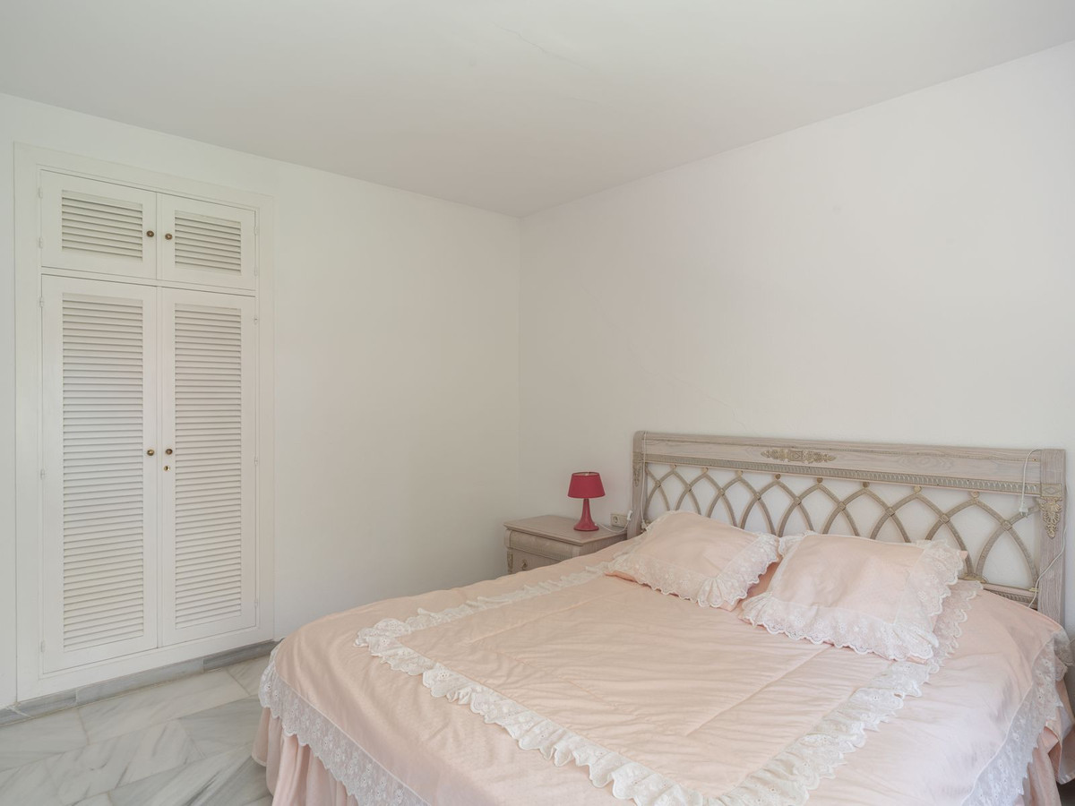 4 Bed Apartment for sale in The Golden Mile Costa Del Sol, Málaga, Spain