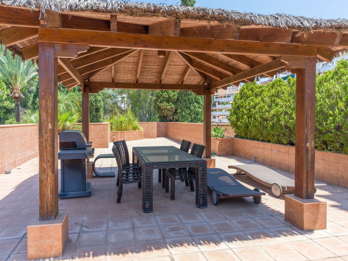 4 Bed Apartment for sale in The Golden Mile Costa Del Sol, Málaga, Spain