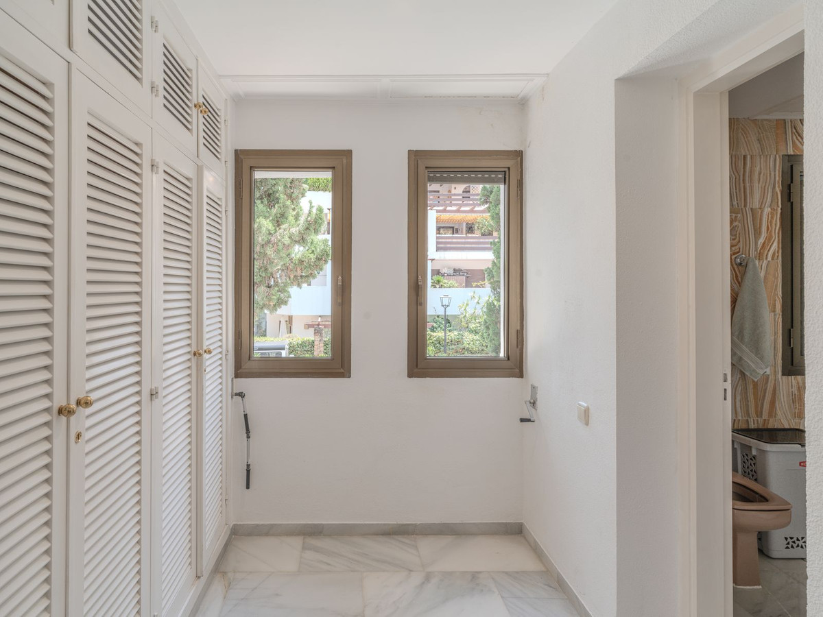 4 Bed Apartment for sale in The Golden Mile Costa Del Sol, Málaga, Spain