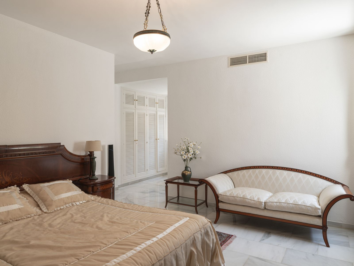 4 Bed Apartment for sale in The Golden Mile Costa Del Sol, Málaga, Spain