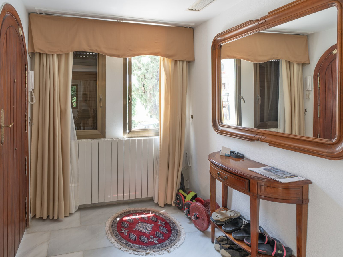 4 Bed Apartment for sale in The Golden Mile Costa Del Sol, Málaga, Spain