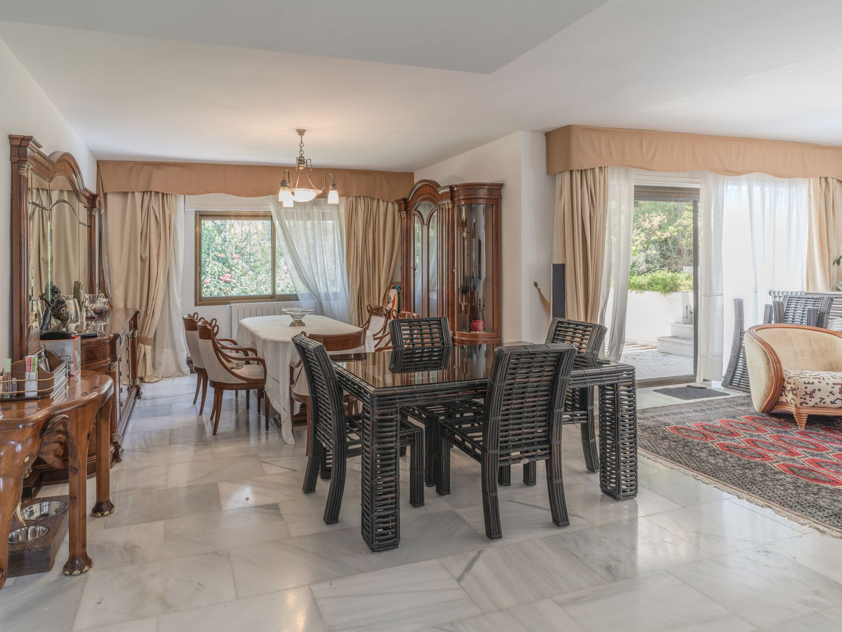 4 Bed Apartment for sale in The Golden Mile Costa Del Sol, Málaga, Spain