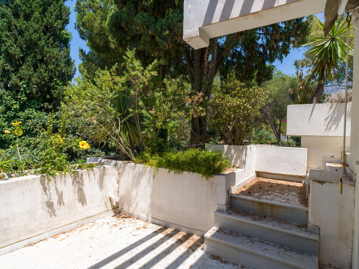 4 Bed Apartment for sale in The Golden Mile Costa Del Sol, Málaga, Spain