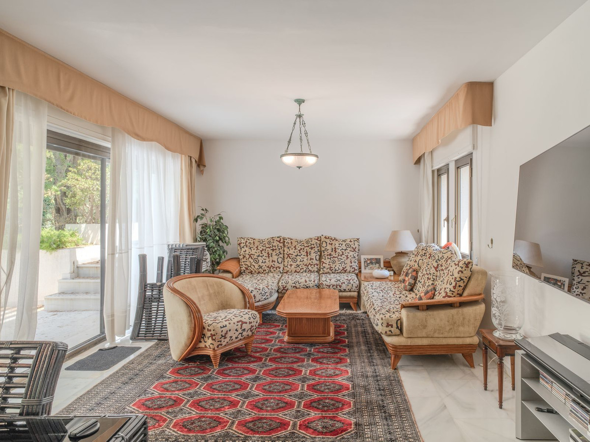 4 Bed Apartment for sale in The Golden Mile Costa Del Sol, Málaga, Spain