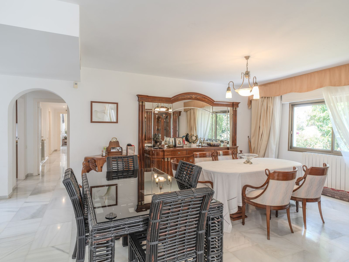 4 Bed Apartment for sale in The Golden Mile Costa Del Sol, Málaga, Spain