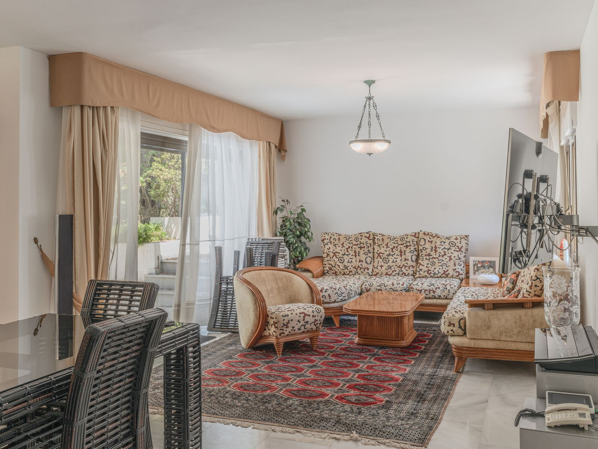 4 Bed Apartment for sale in The Golden Mile Costa Del Sol, Málaga, Spain
