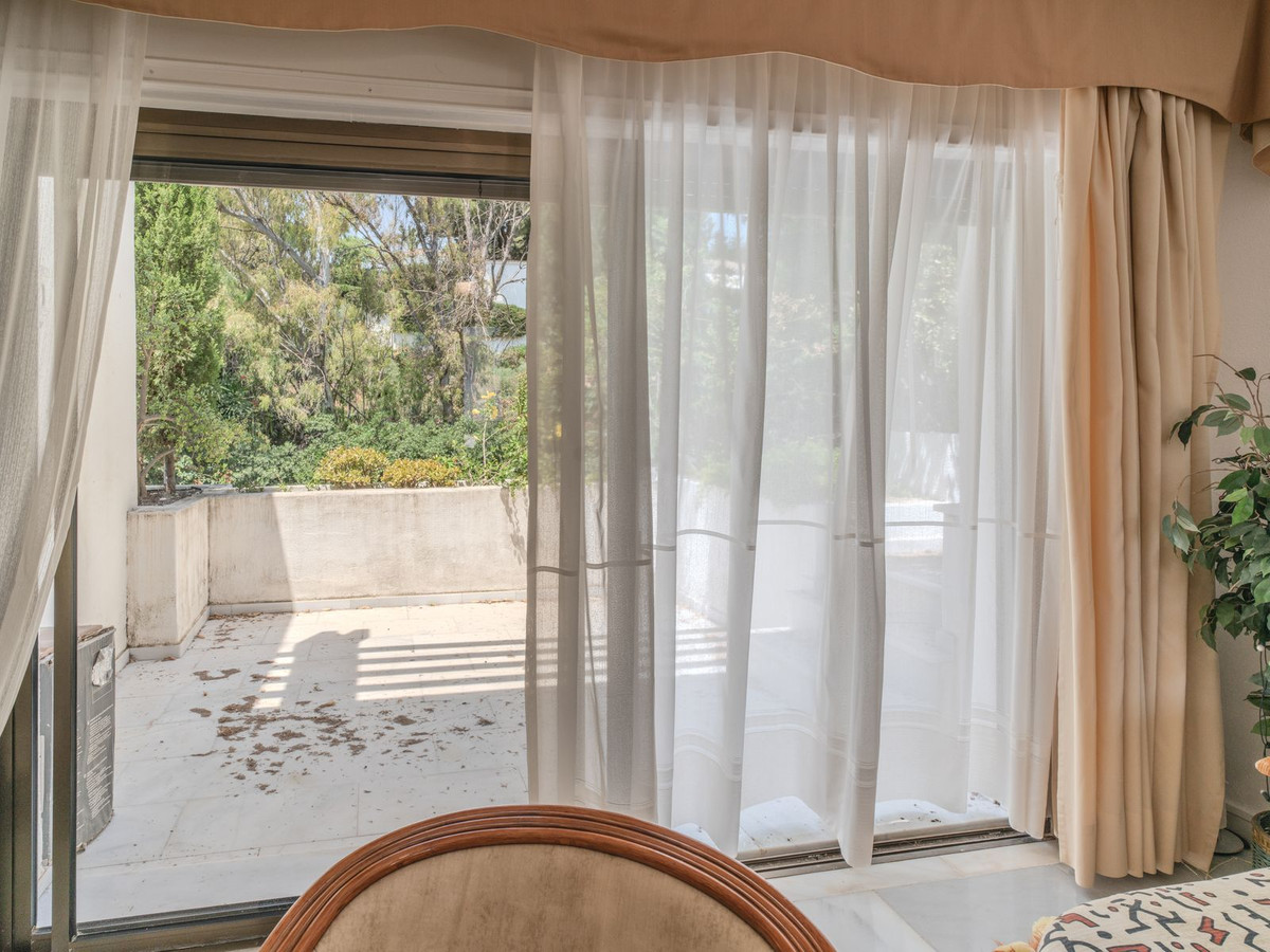 4 Bed Apartment for sale in The Golden Mile Costa Del Sol, Málaga, Spain