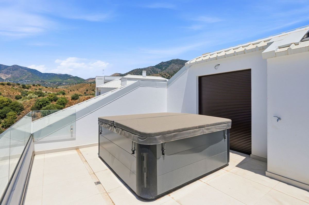 2 Bed Apartment for sale in Higueron Costa Del Sol, Málaga, Spain