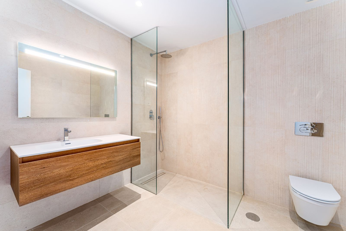 5 Bed Townhouse for sale in Atalaya Costa Del Sol, Málaga, Spain