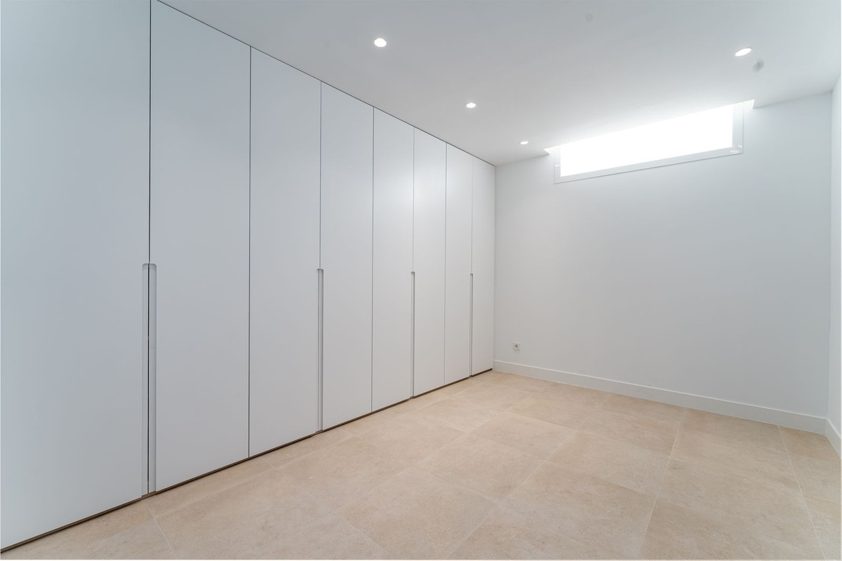 5 Bed Townhouse for sale in Atalaya Costa Del Sol, Málaga, Spain