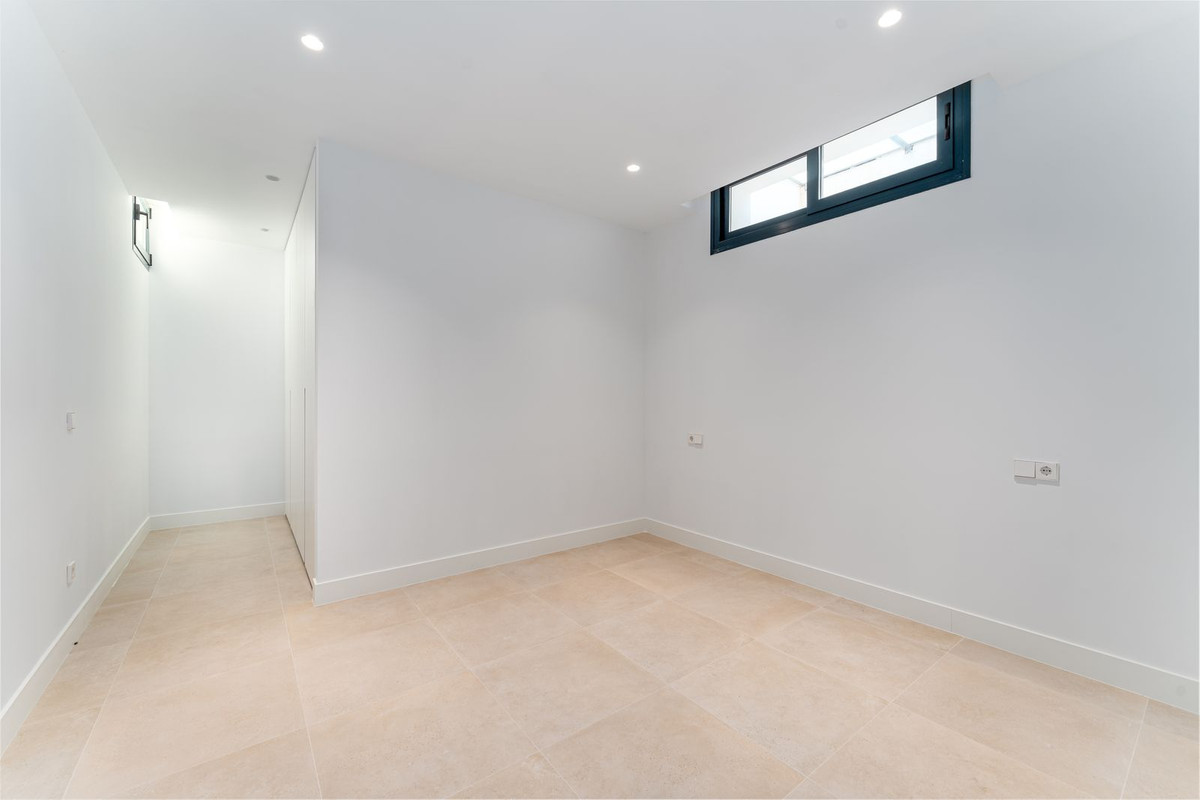5 Bed Townhouse for sale in Atalaya Costa Del Sol, Málaga, Spain