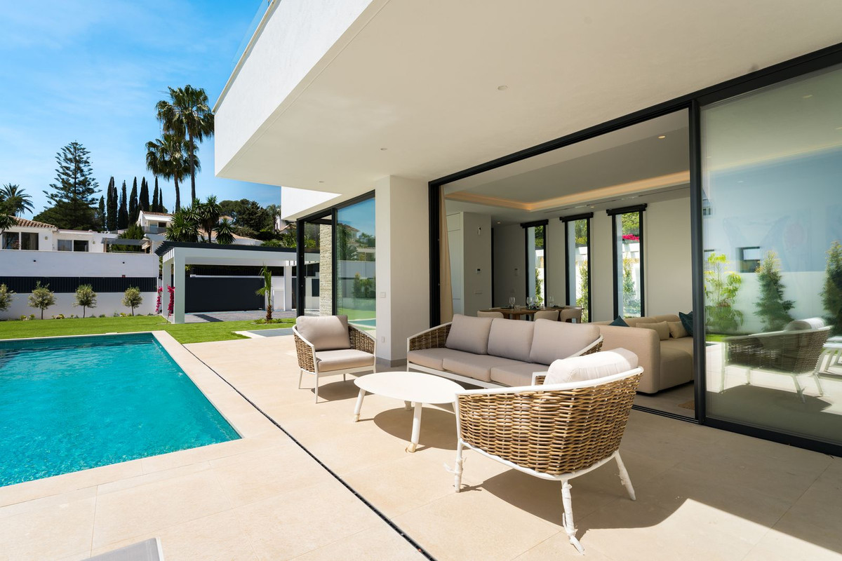 5 Bed Townhouse for sale in Atalaya Costa Del Sol, Málaga, Spain