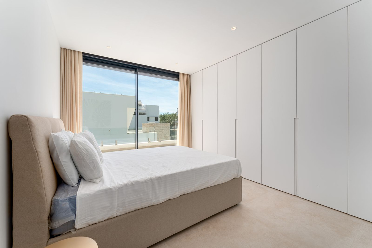 5 Bed Townhouse for sale in Atalaya Costa Del Sol, Málaga, Spain