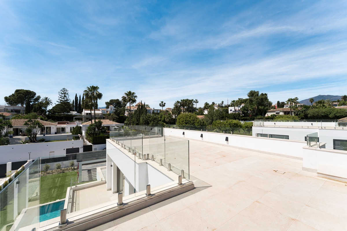 5 Bed Townhouse for sale in Atalaya Costa Del Sol, Málaga, Spain