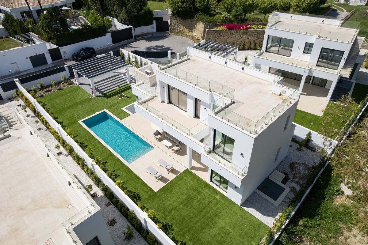 5 Bed Townhouse for sale in Atalaya Costa Del Sol, Málaga, Spain