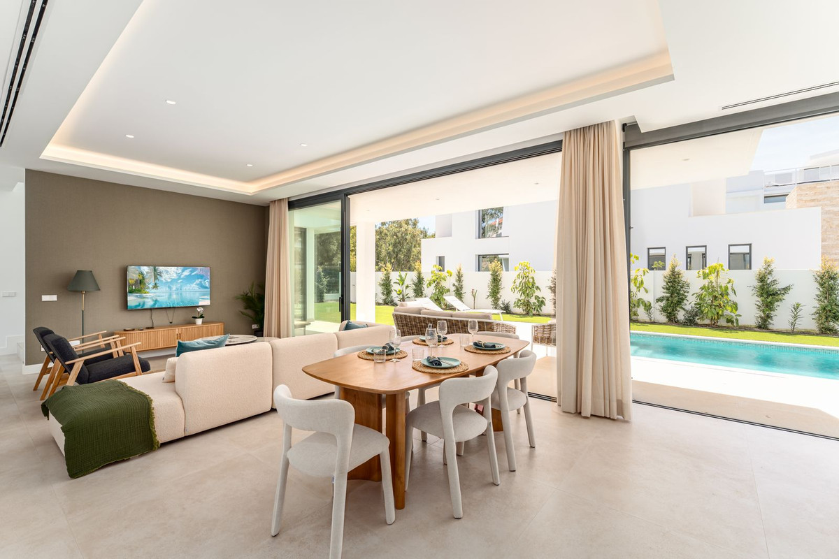 5 Bed Townhouse for sale in Atalaya Costa Del Sol, Málaga, Spain