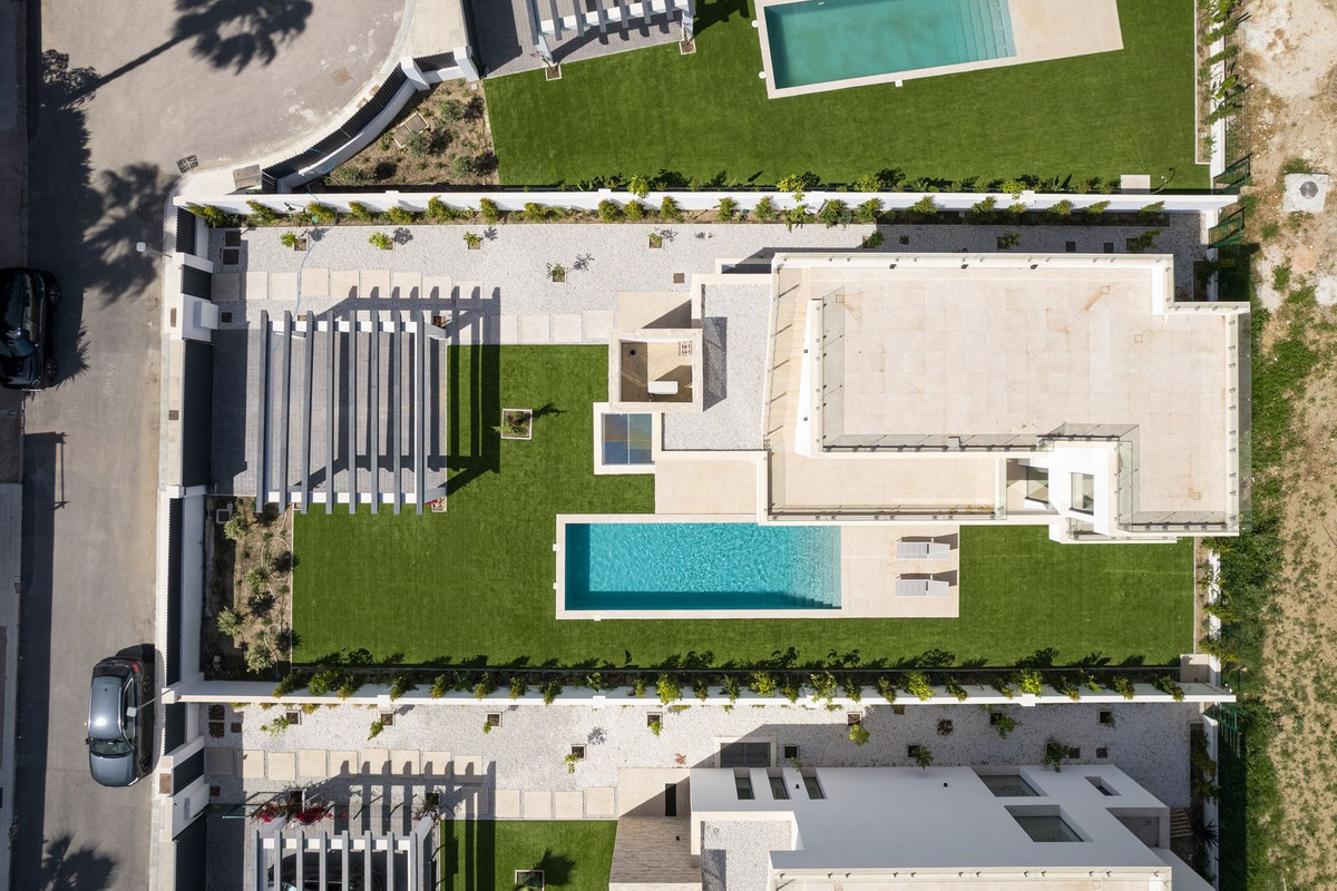 5 Bed Townhouse for sale in Atalaya Costa Del Sol, Málaga, Spain
