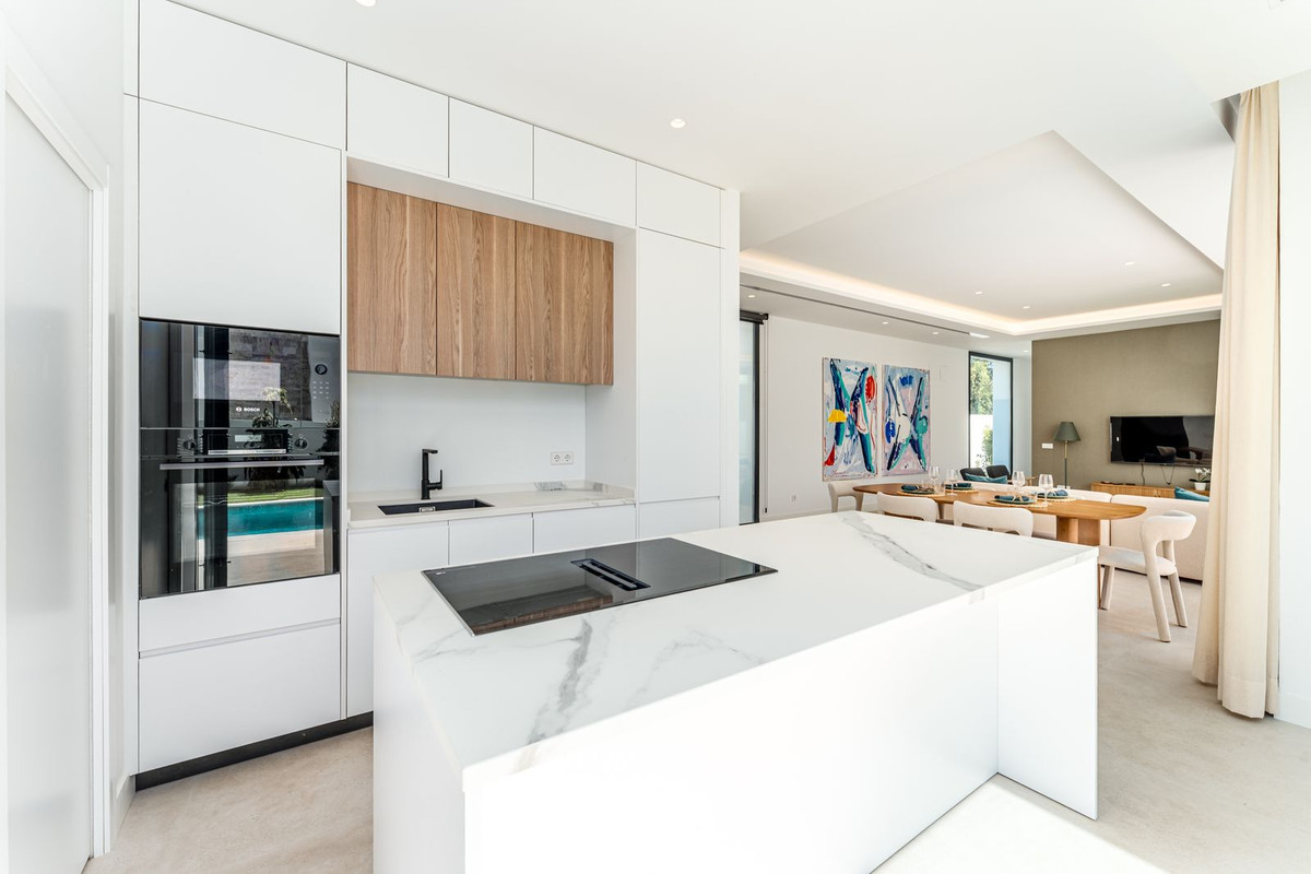 5 Bed Townhouse for sale in Atalaya Costa Del Sol, Málaga, Spain