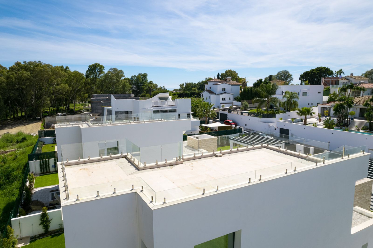 5 Bed Townhouse for sale in Atalaya Costa Del Sol, Málaga, Spain