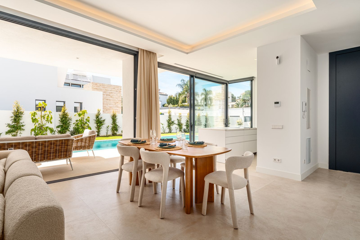 5 Bed Townhouse for sale in Atalaya Costa Del Sol, Málaga, Spain