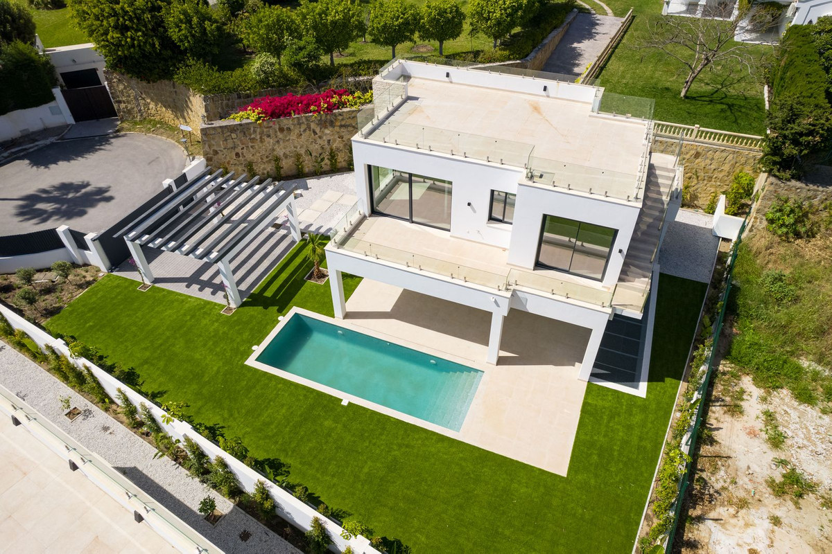 5 Bed Townhouse for sale in Atalaya Costa Del Sol, Málaga, Spain