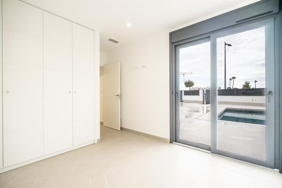 Se vende Villa - Chalet de 5 dormitorios en Costa Calida, Murcia, España