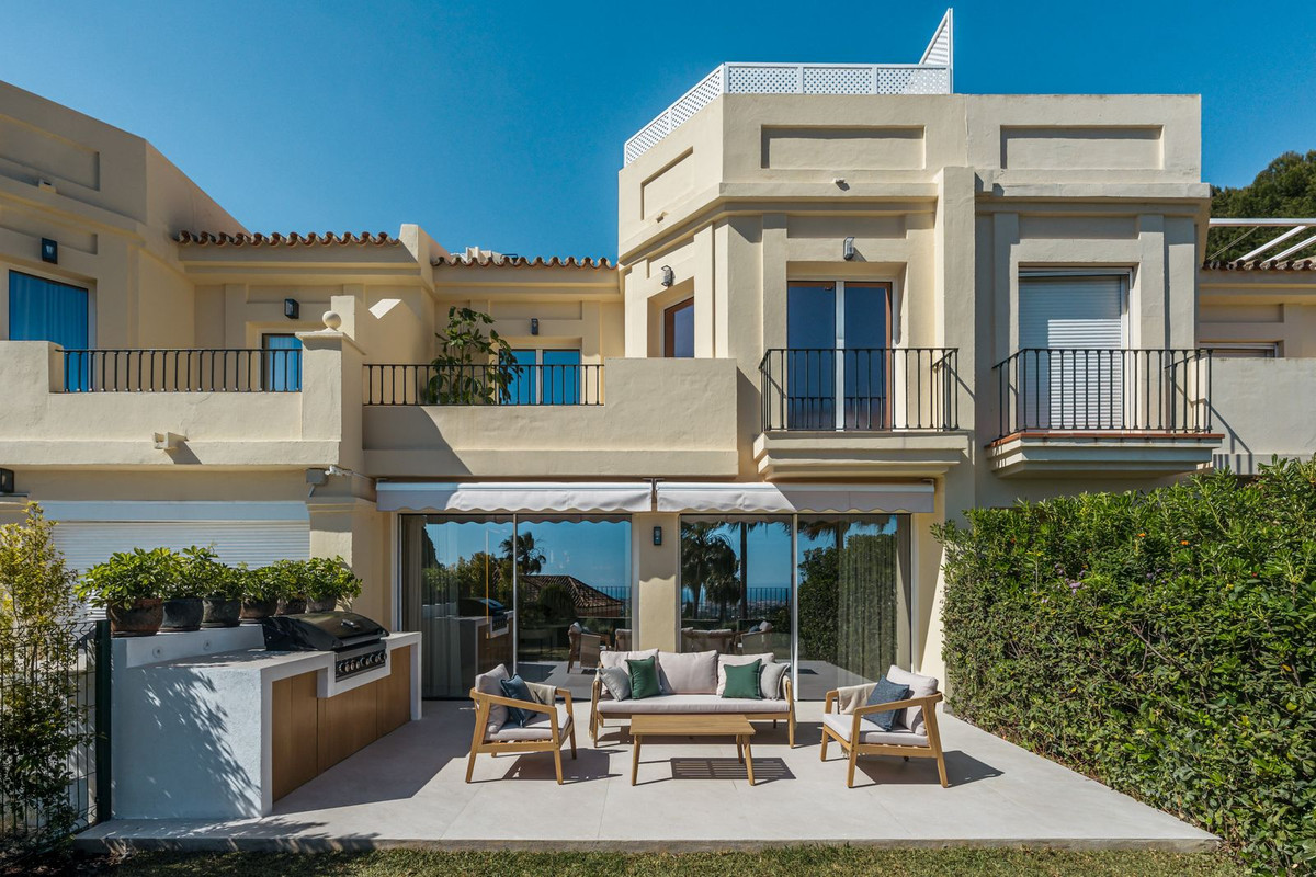 3 Bed Townhouse for sale in La Quinta Costa Del Sol, Málaga, Spain