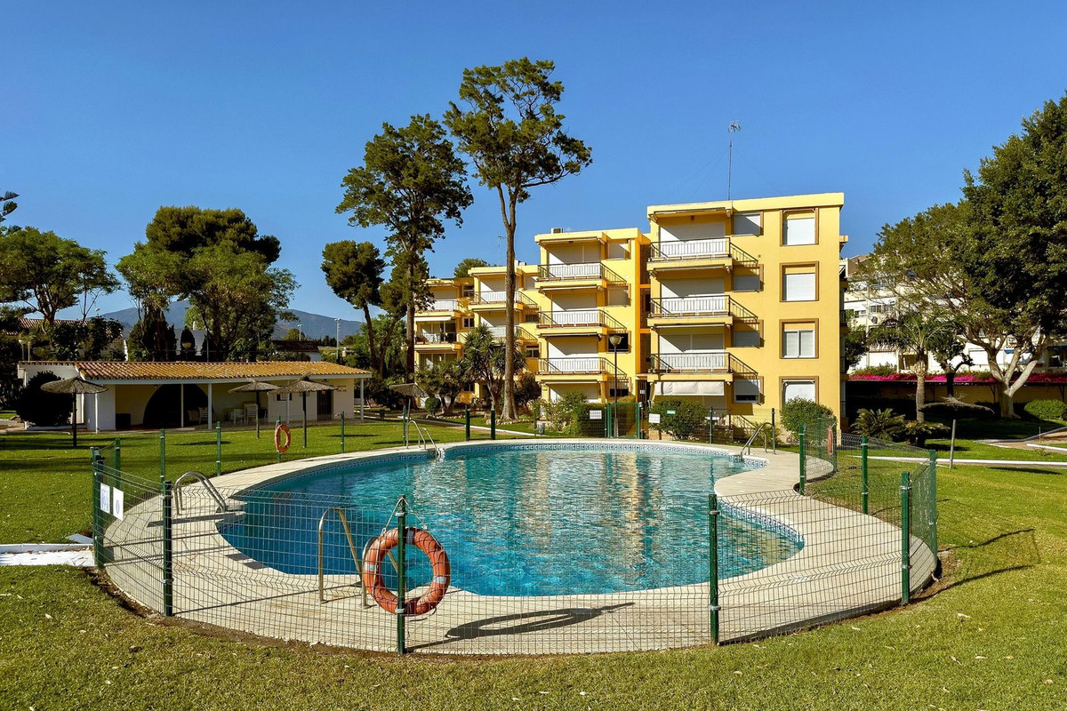 3 Bed Apartment for sale in Estepona Costa Del Sol, Málaga, Spain