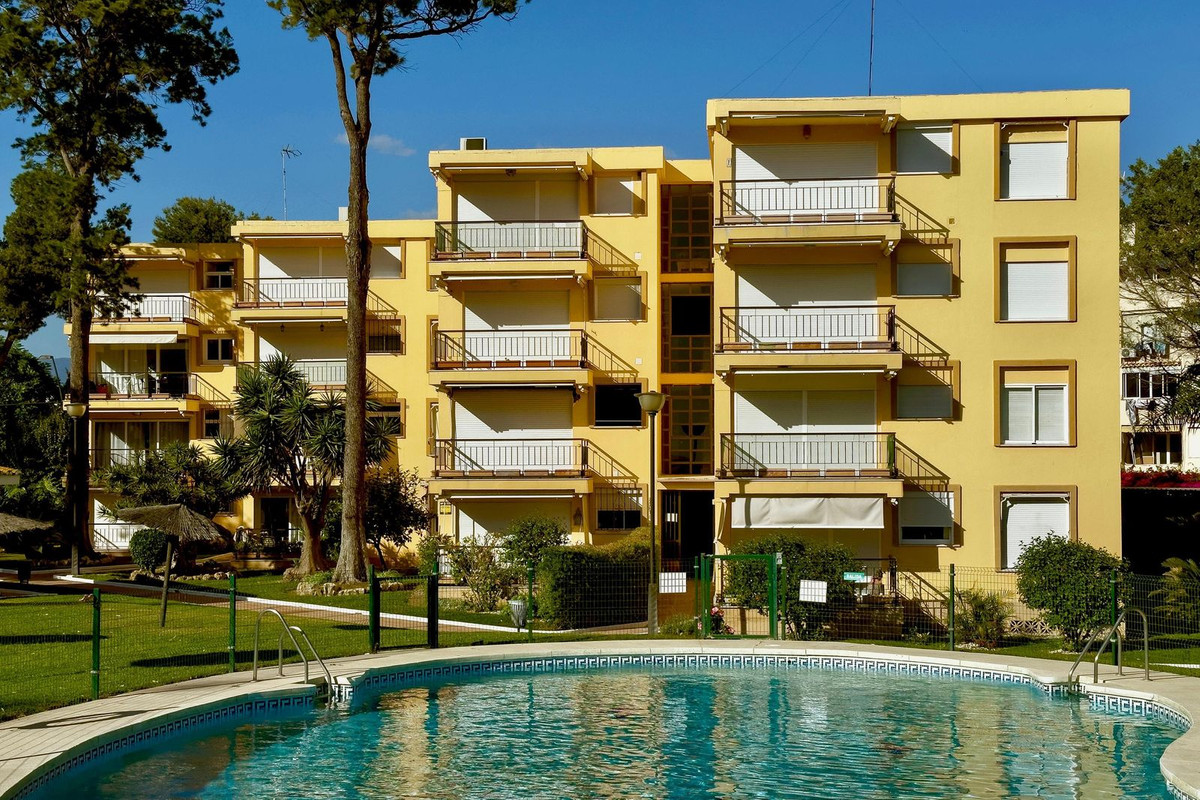 3 Bed Apartment for sale in Estepona Costa Del Sol, Málaga, Spain