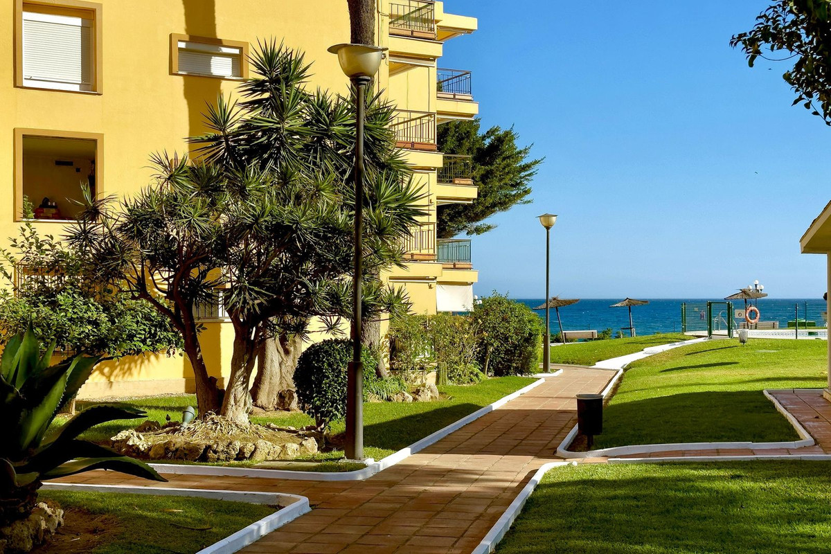 3 Bed Apartment for sale in Estepona Costa Del Sol, Málaga, Spain
